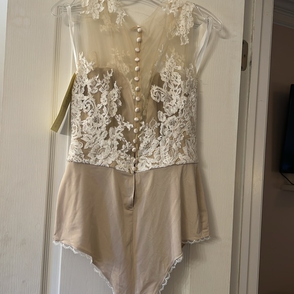 ALLURE WEDDING DRESS NWT - Picture 7 of 10